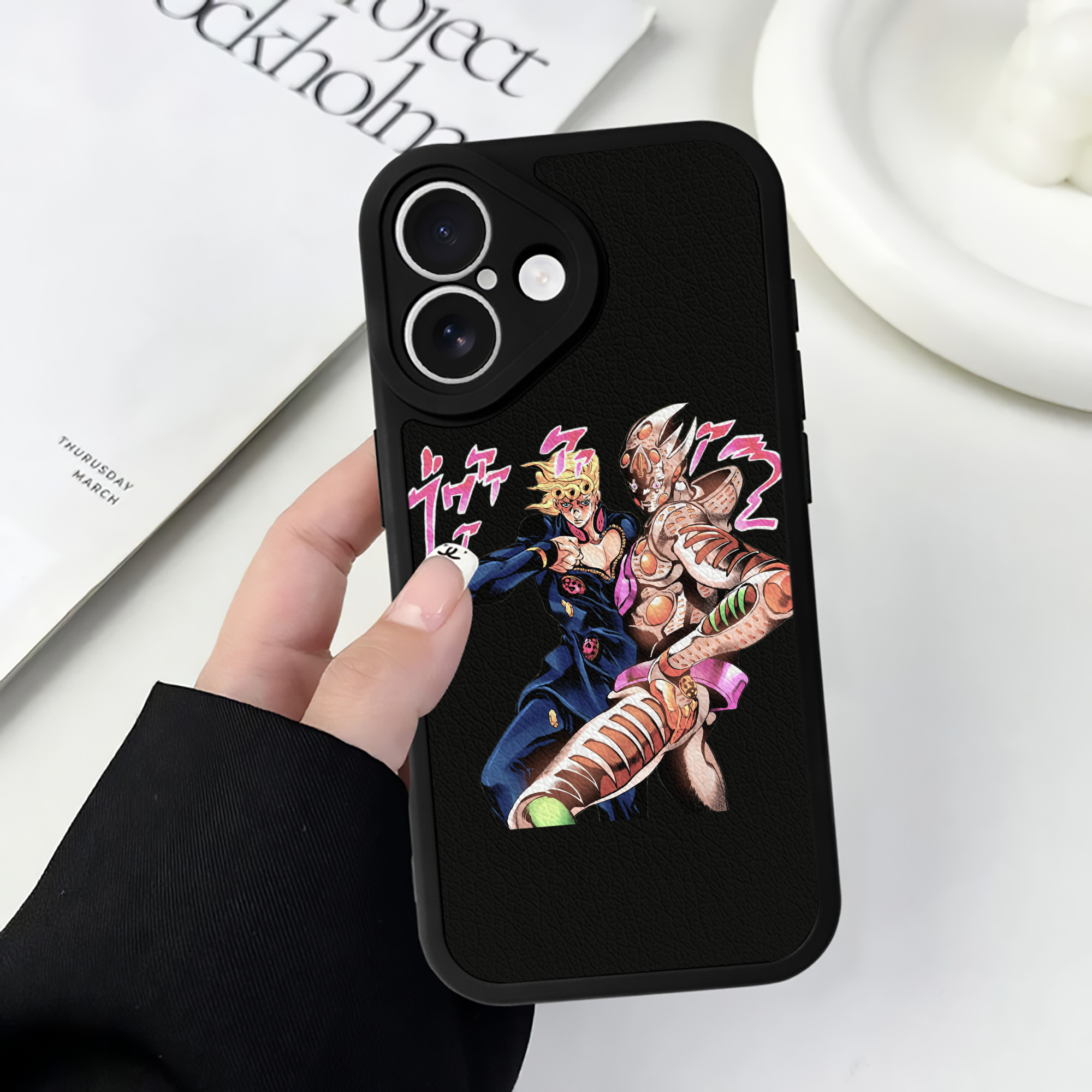 （画像用） ジョジョの奇妙な冒険 ジョルノ?ジョバァーナ JoJo's Bizarre Adventure Giorno Giovanna 【iPhone 16シリーズ対応】シリコンスマホケース（レザー調） 材質：シリコン